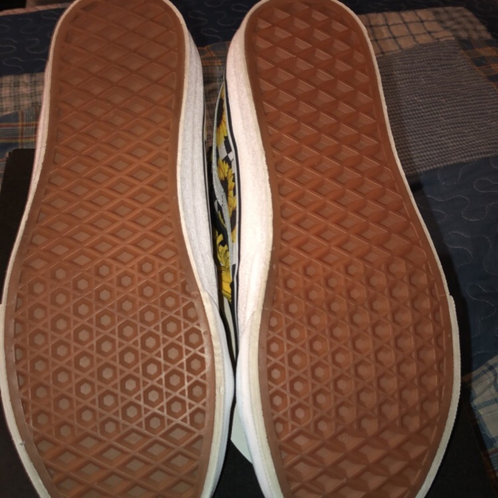 Girls custom vans. - Picture 3 of 5
